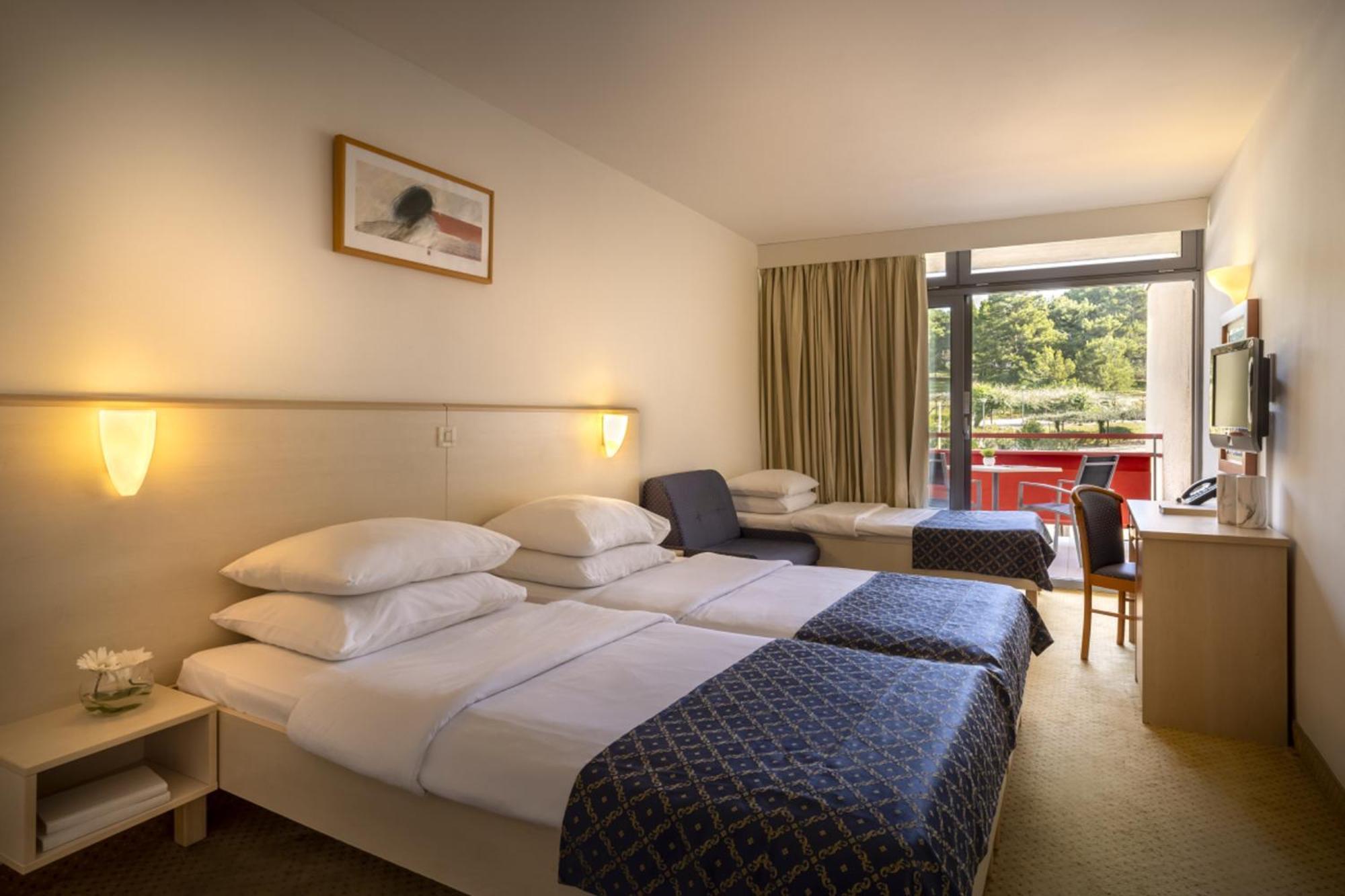 Room for 2+2